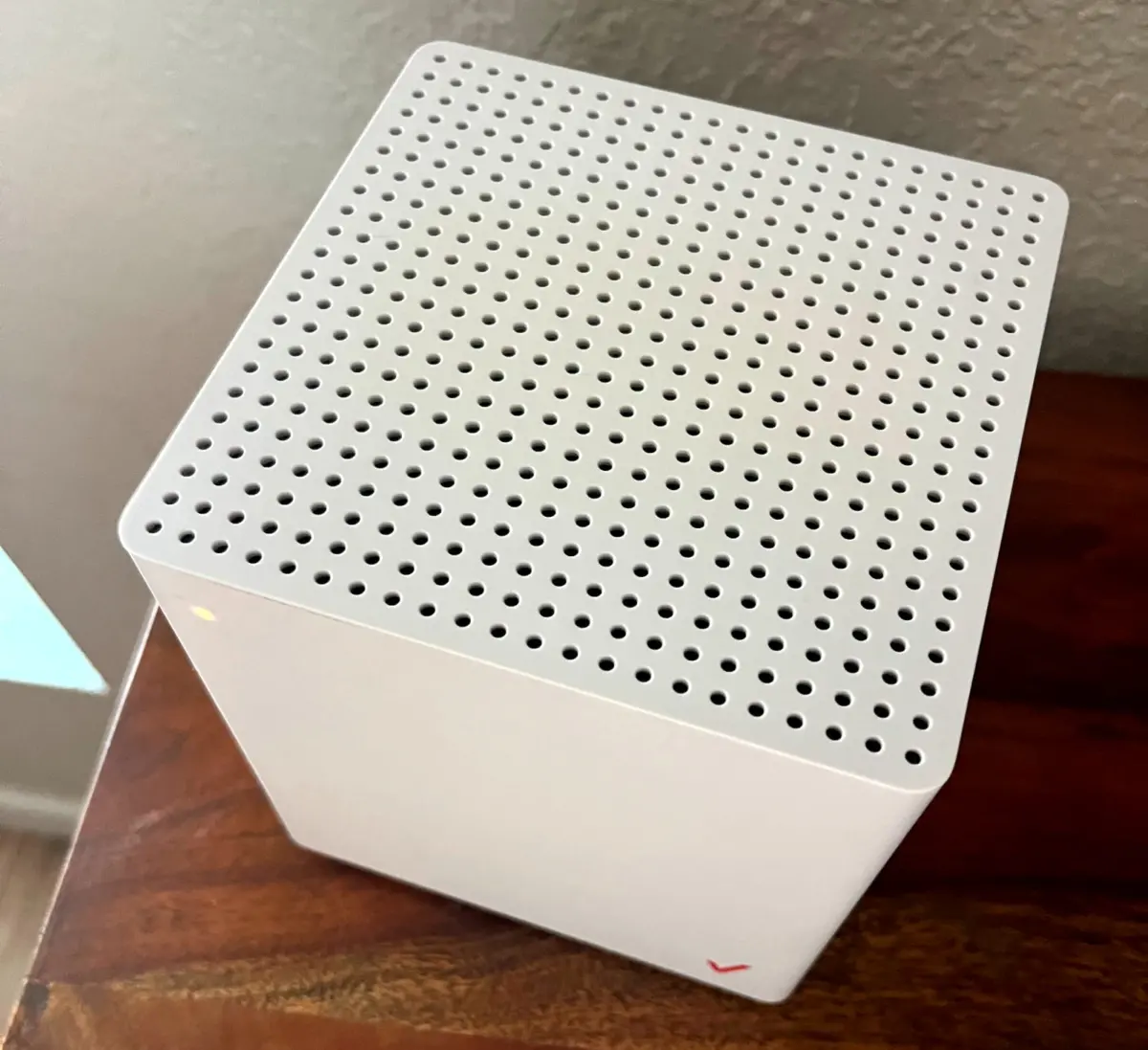 Top-down view of the Verizon 5G Home Internet gateway