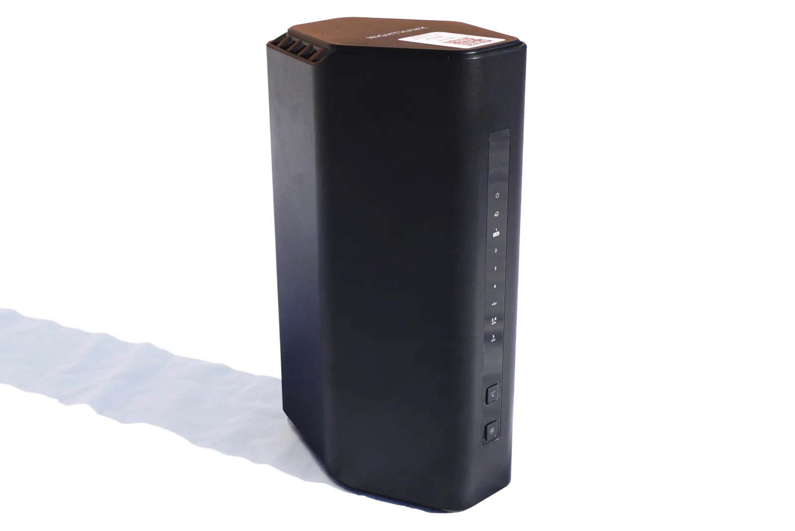 NETGEAR Nighthawk RS200 side view