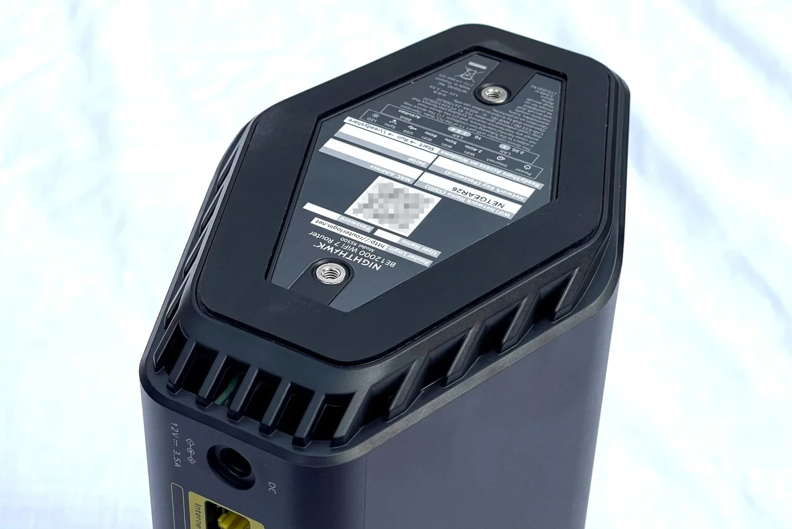 netgear-nighthawk-rs500-mounting-holes Nighthawk RS500 device label